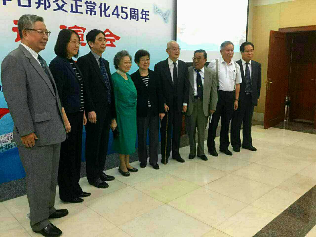 合影1.jpg