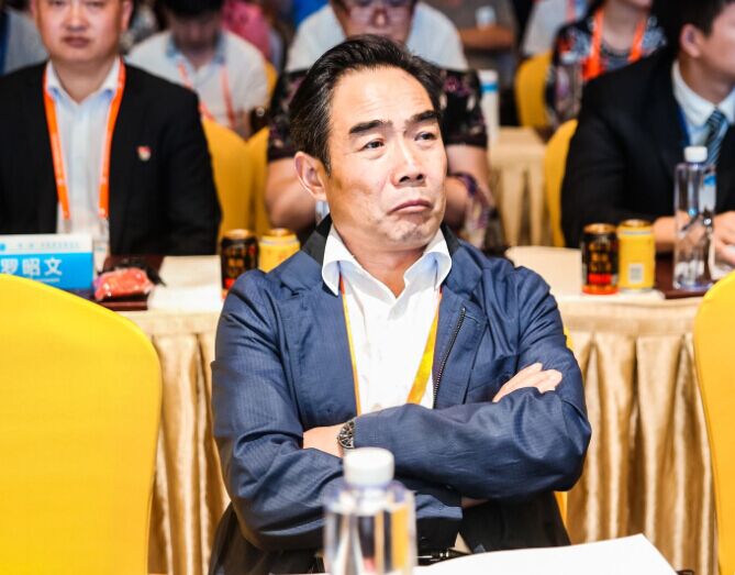 唐周懷現(xiàn)任陜西省林業(yè)廳副廳長,農(nóng)工陜西省委員會副主委,省政協(xié)常委、醫(yī)藥衛(wèi)生體育委員會副主任,農(nóng)工黨中央委員會委員.jpg